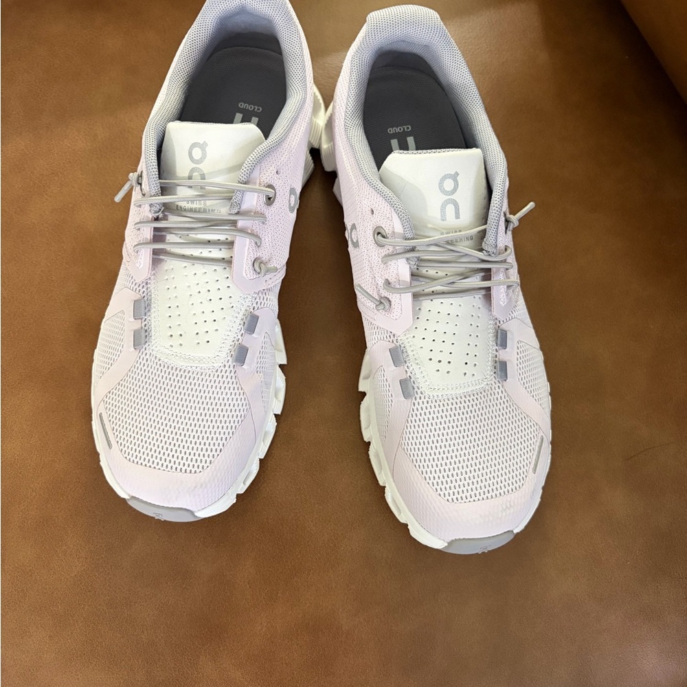 On Running Cloud 5 Women's Athletic Shoes - Pale Pink & White. New without box